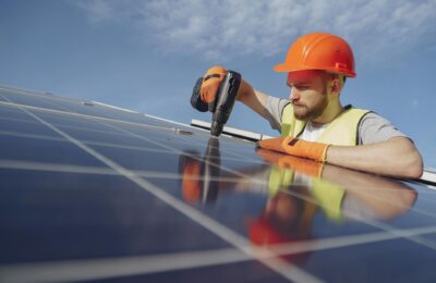 Balkonkraftwerk installieren: Mini-Solar für die Mietwohnung