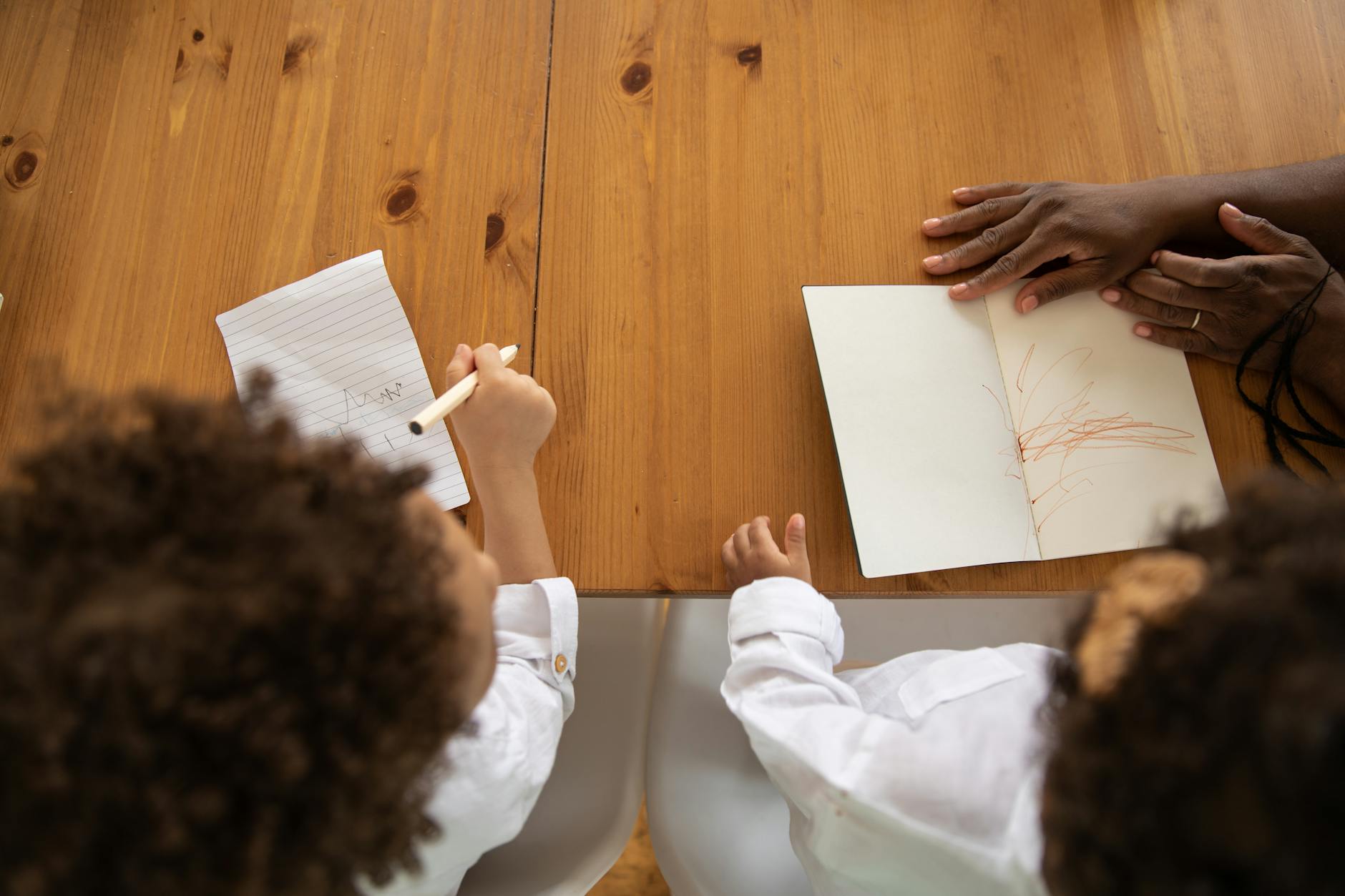 Kinder beim Homeschooling unterstützen: Tipps für Eltern