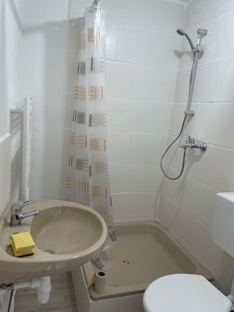 Saniertes Badezimmer nach der Renovierung