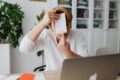 Heizkostenabrechnung prüfen: Dokumente und Unterlagen auf dem Tisch